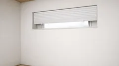 小窓のまぶしさと冷気を解決 IKEAのSCHOTTISで穴あけ不要の簡単スクリーン術