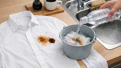 白い服の醤油・コーヒー汚れは炭酸水で応急処置できる？家でできるシミ抜き手順